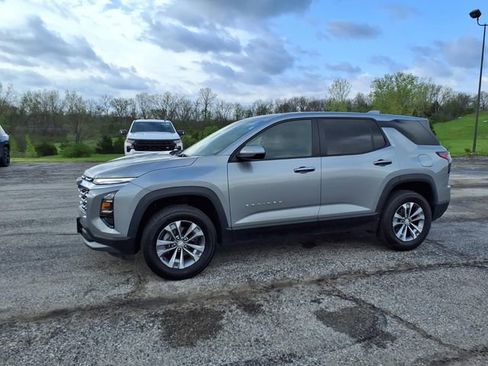 Used 2025 Chevrolet Equinox LT FWD image 29