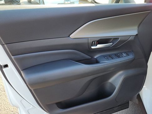 Used 2025 Toyota Grand Highlander AWD image 10