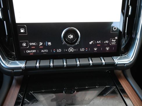 Used 2025 GMC Yukon Denali image 28