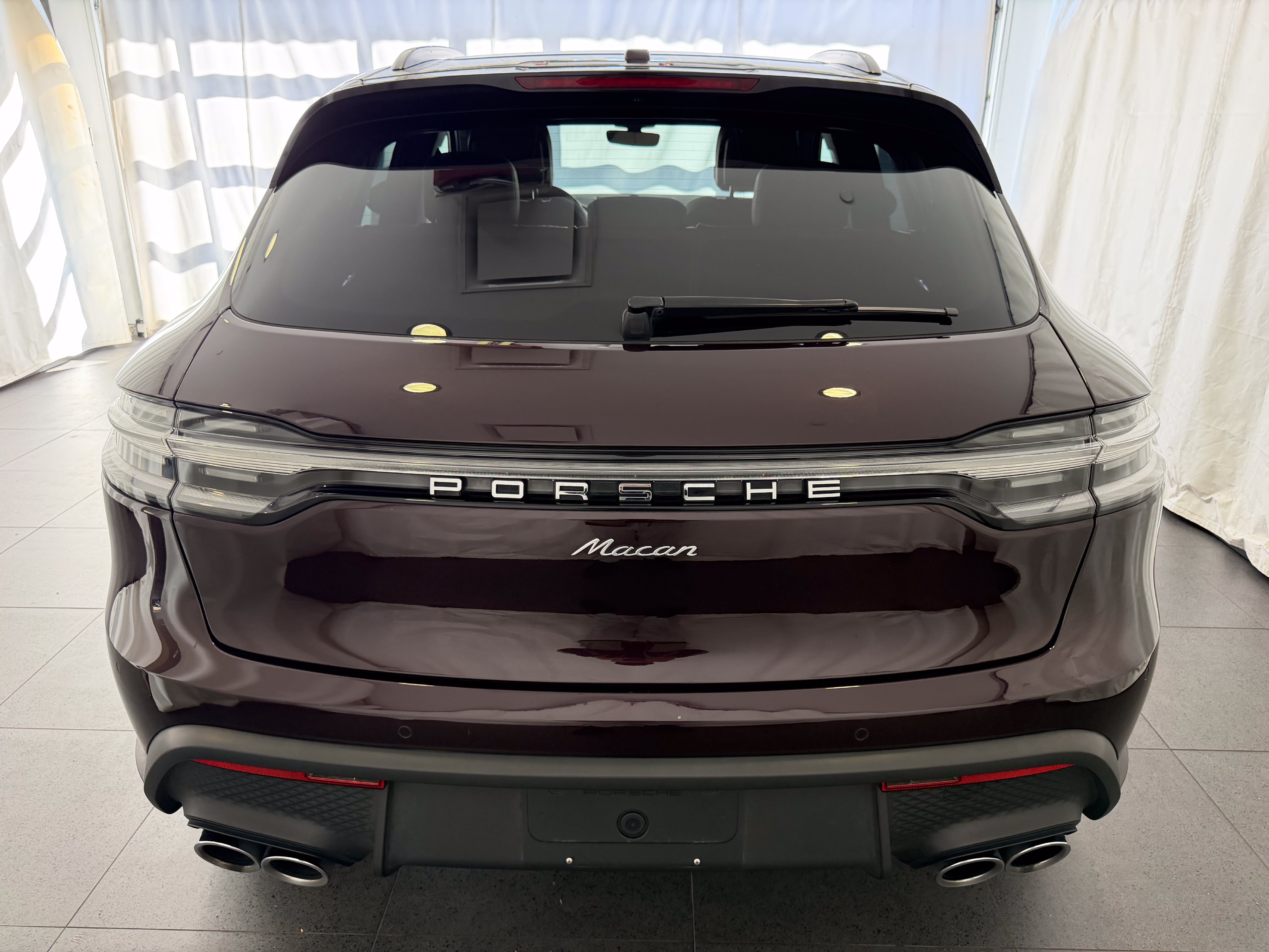 Certified 2024 Porsche Macan AWD/4WD image 8