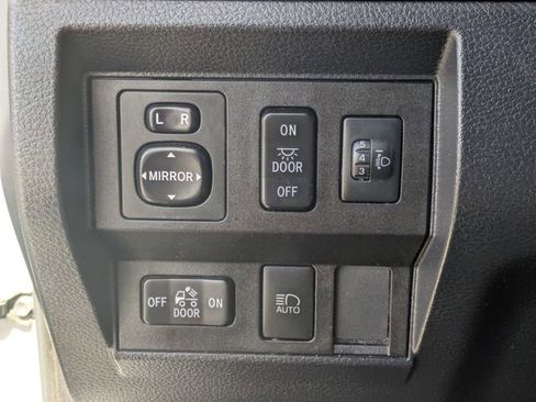 Used 2019 Toyota Tundra SR5 w/ SR5 Upgrade Package image 15