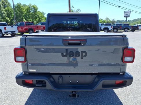 Used 2023 Jeep Gladiator Sport AWD/4WD image 5