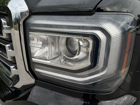 Used 2018 GMC Sierra 1500 SLE w/ SLE Value Package AWD/4WD image 2