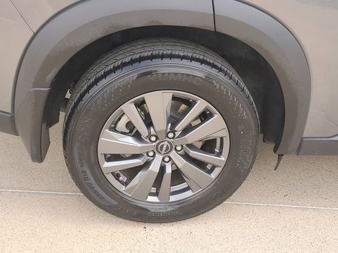 Certified 2024 Nissan Pathfinder SV image 6