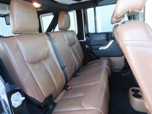 Used 2016 Jeep Wrangler Unlimited Rubicon w/ Dual Top Group image 28