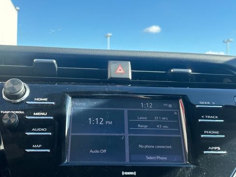 Used 2020 Toyota Camry LE image 12