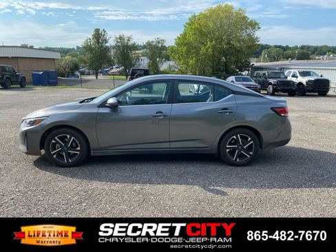 Used 2024 Nissan Sentra SV FWD image 8