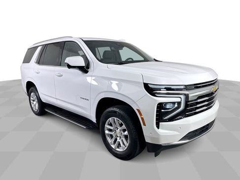 Used 2025 Chevrolet Tahoe LT AWD/4WD image 2