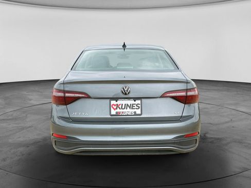 Used 2024 Volkswagen Jetta SE FWD image 8