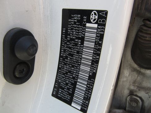 Used 2017 Toyota Corolla L w/ Carpet Mat Package (TMS) FWD image 6