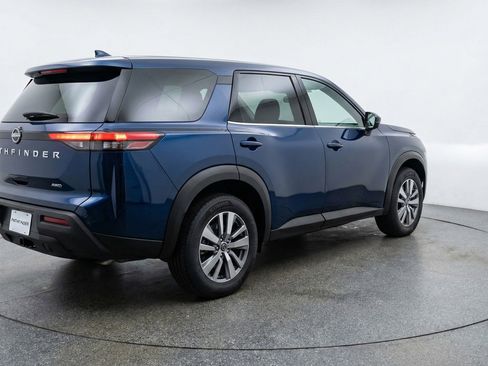 Used 2025 Nissan Pathfinder SV image 9
