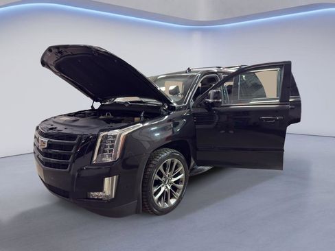 Used 2019 Cadillac Escalade Luxury w/ Escalade Sport Edition image 10
