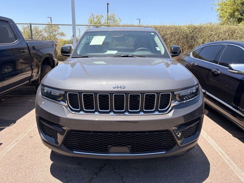 Used 2023 Jeep Grand Cherokee Laredo X RWD image 2