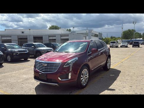 Used 2017 Cadillac XT5 Platinum image 2