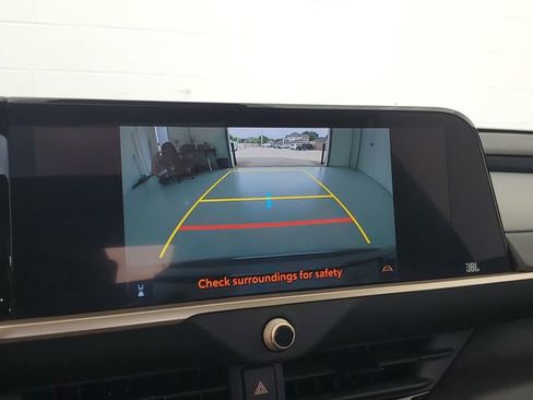 Used 2023 Toyota Crown Limited image 28