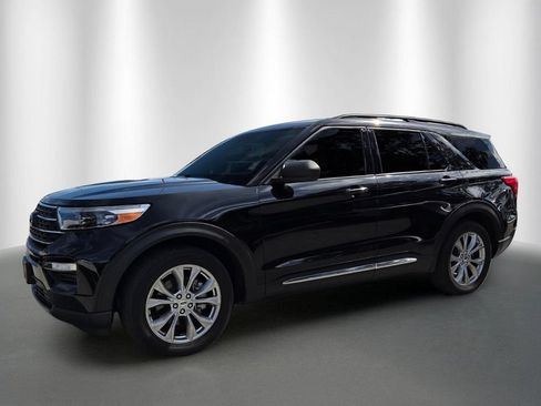 Used 2021 Ford Explorer XLT w/ Equipment Group 202A RWD image 2