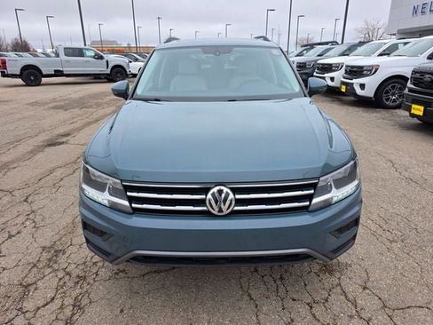 Used 2020 Volkswagen Tiguan SE w/ Panoramic Sunroof Package image 4
