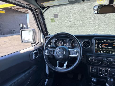 Used 2022 Jeep Wrangler Unlimited Sahara AWD/4WD image 23
