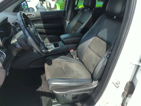 Used 2020 Jeep Grand Cherokee Altitude image 12