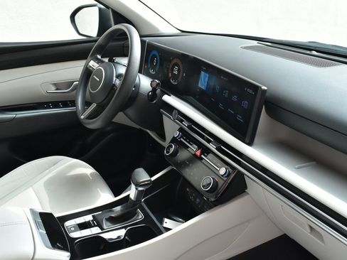 Used 2025 Hyundai Tucson SEL FWD image 19