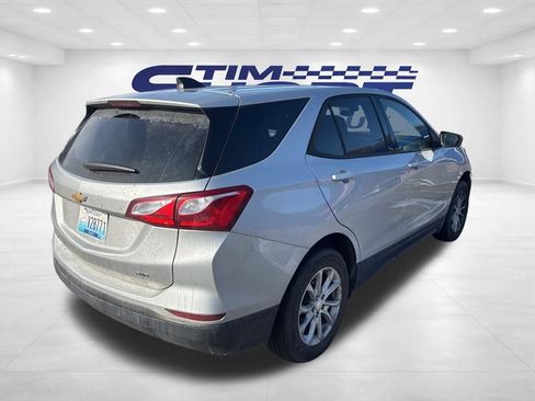 Used 2019 Chevrolet Equinox LS w/ LS Convenience Package AWD/4WD image 5