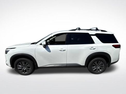 Used 2025 Nissan Pathfinder SV w/ Black Appearance Package AWD/4WD image 2