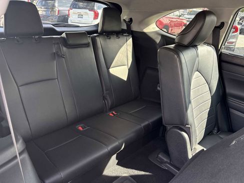 Used 2022 Toyota Highlander XLE AWD/4WD image 27