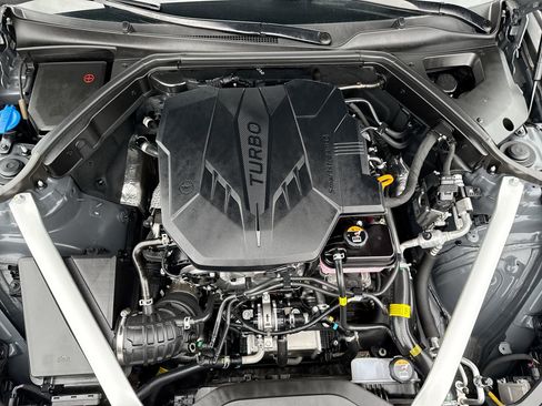 Used 2025 Genesis G70 2.5T image 10