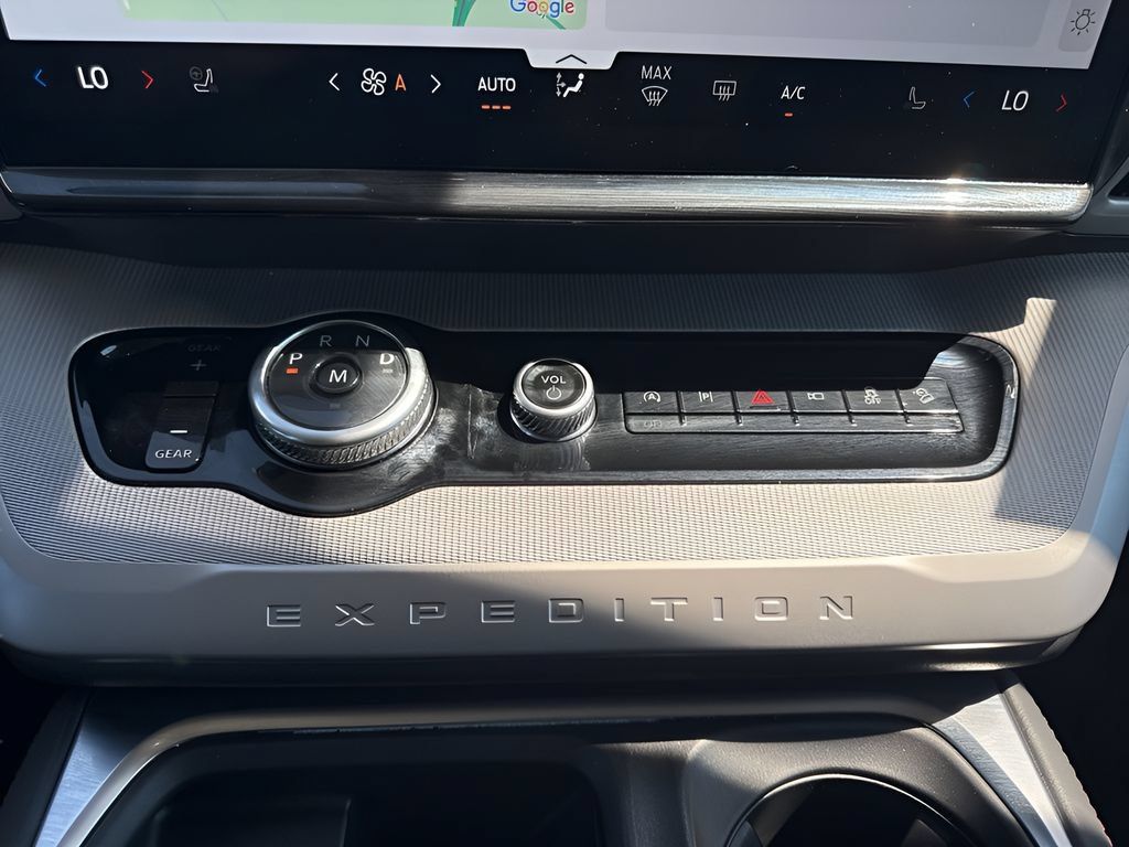Used 2025 Ford Expedition Active AWD/4WD image 22