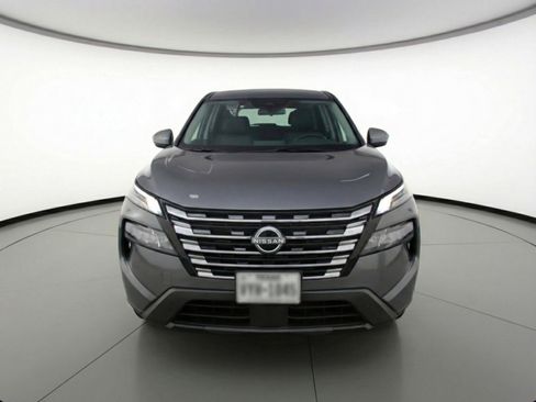 Used 2025 Nissan Rogue SV image 2