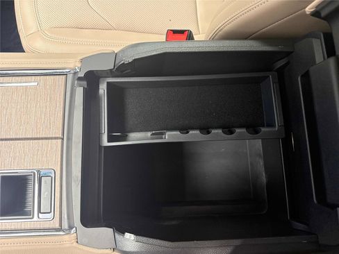 Used 2024 Ford Expedition Limited RWD image 23