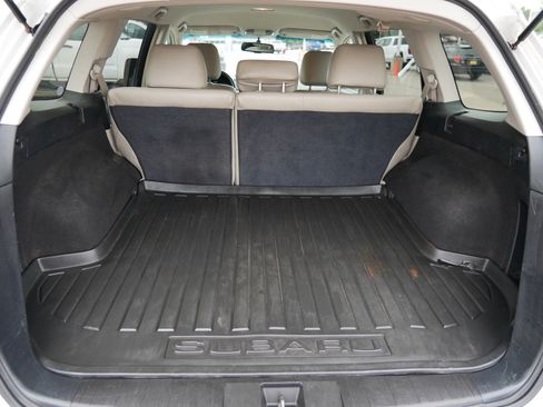 Used 2011 Subaru Outback 2.5i Premium w/ All-Weather Pkg AWD/4WD image 18