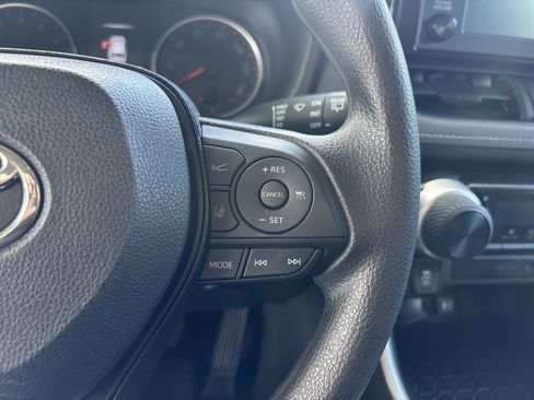 Used 2019 Toyota RAV4 LE w/ Carpet Mat Package FWD image 20
