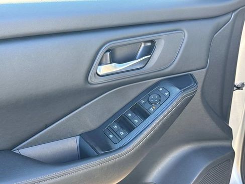 Used 2025 Nissan Rogue SV image 26