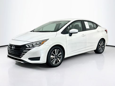 Used 2025 Nissan Versa SV FWD image 3