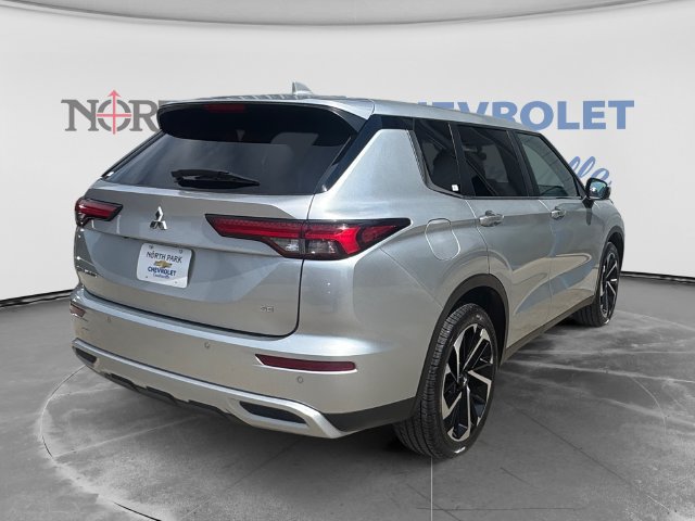 Used 2024 Mitsubishi Outlander SE AWD/4WD image 3