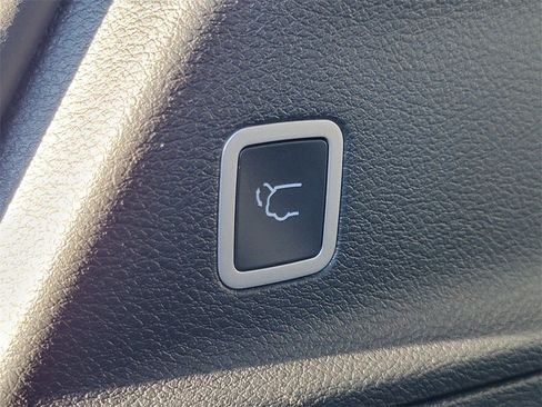 New 2026 Chrysler Pacifica Select image 20