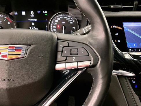 Used 2023 Cadillac XT6 Premium Luxury image 28