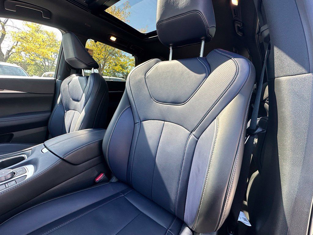 Certified 2026 INFINITI QX60 Sport w/ Dark Cargo Package AWD/4WD image 14
