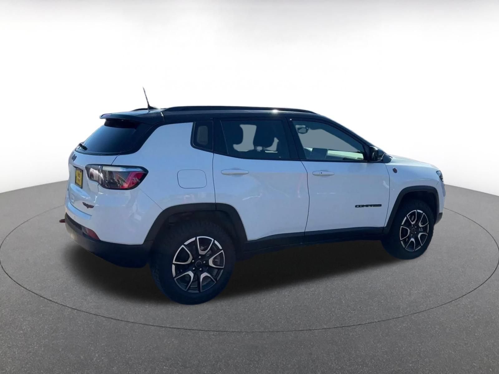 Used 2026 Jeep Compass Trailhawk AWD/4WD image 14