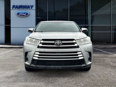 Used 2019 Toyota Highlander LE image 3
