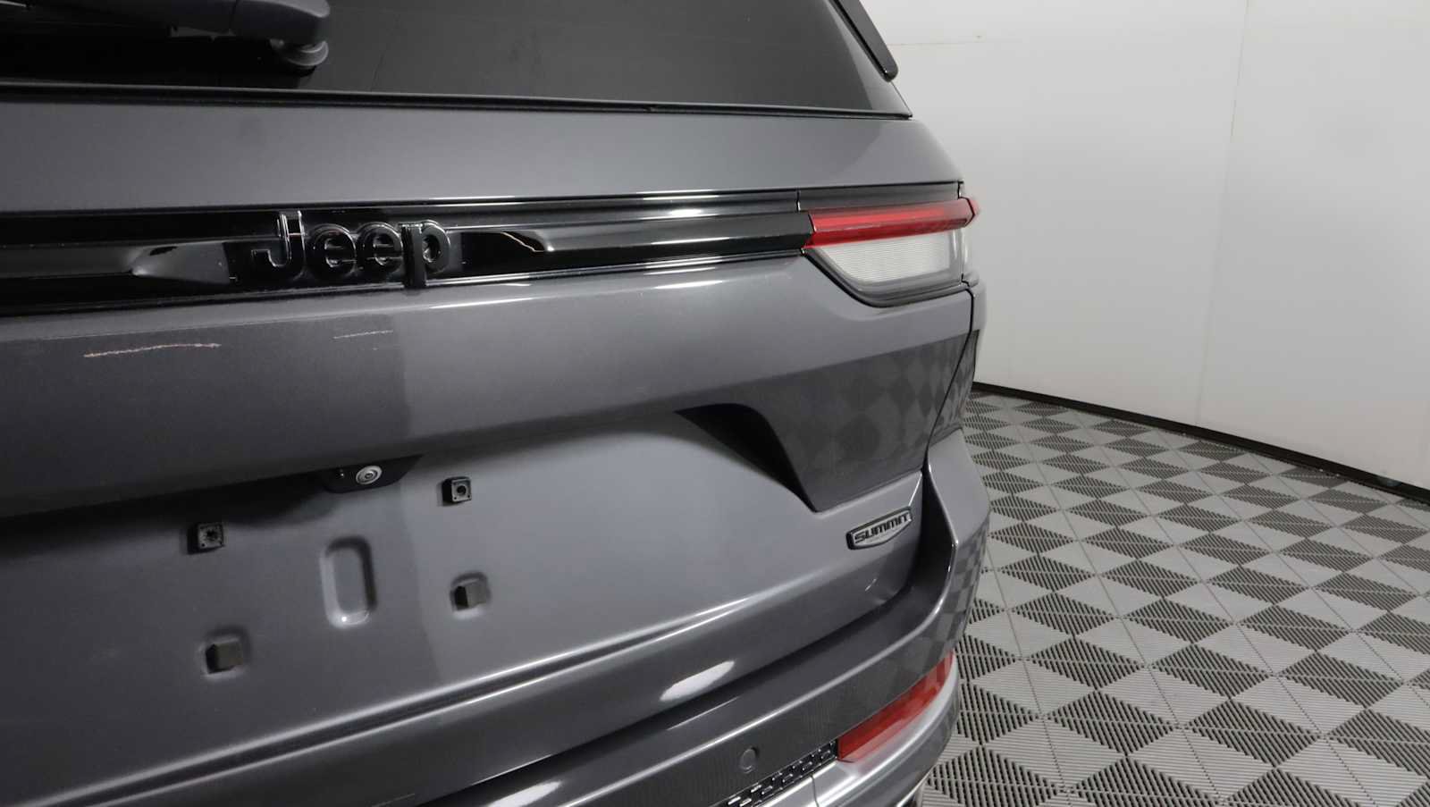 Used 2023 Jeep Grand Cherokee Summit AWD/4WD image 31