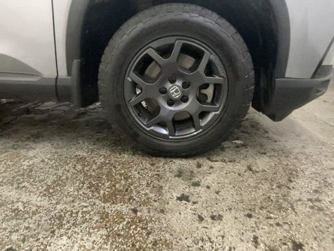 Used 2025 Honda Pilot TrailSport image 16