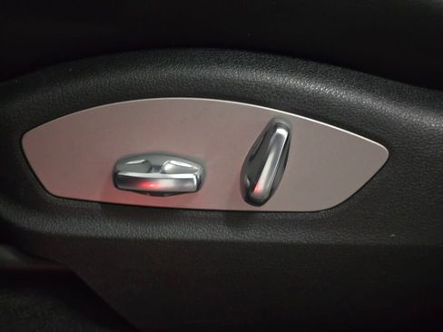Used 2021 Porsche Macan AWD/4WD image 36