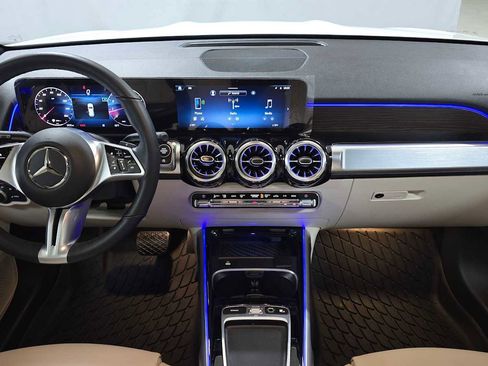 Certified 2025 Mercedes-Benz GLB 250 4MATIC image 18