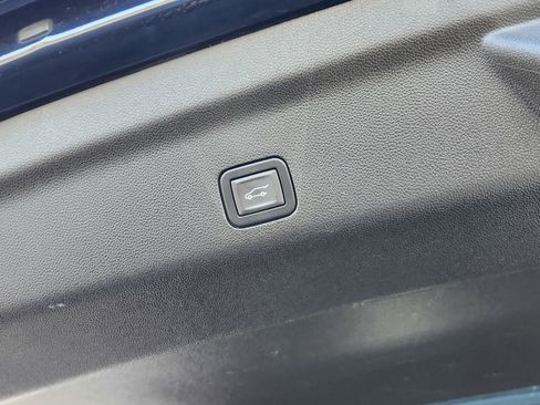 Used 2023 GMC Yukon XL Denali image 25