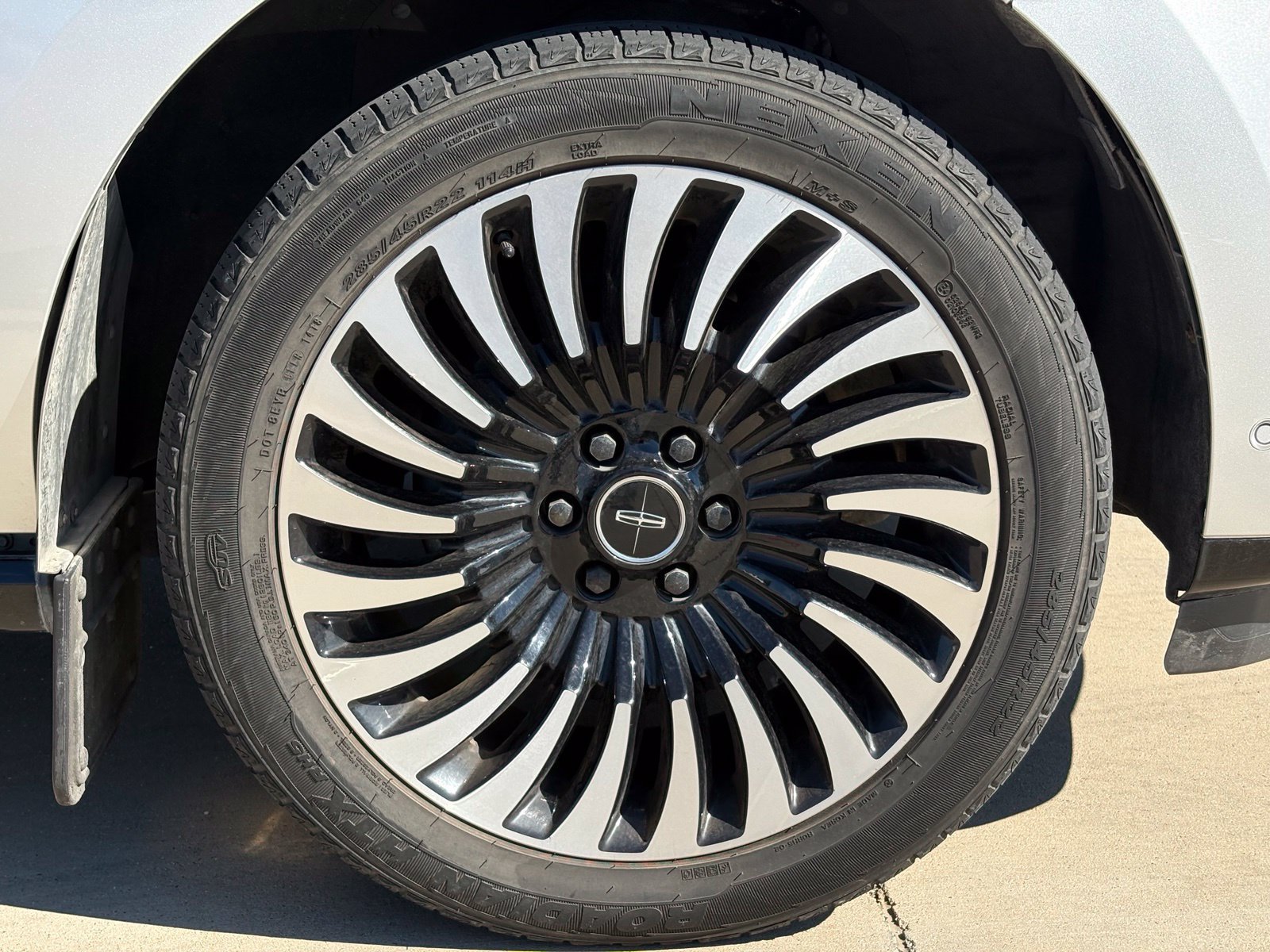 Used 2019 Lincoln Navigator Black Label w/ Cargo Package AWD/4WD image 9
