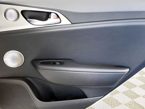 Used 2018 Kia Stinger GT2 image 43