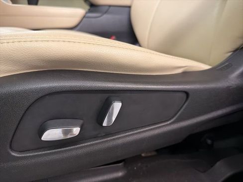 Used 2017 Cadillac XT5 FWD image 14