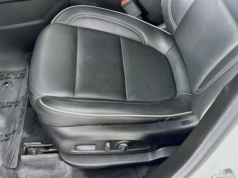 Used 2022 Chevrolet Traverse Premier FWD image 20